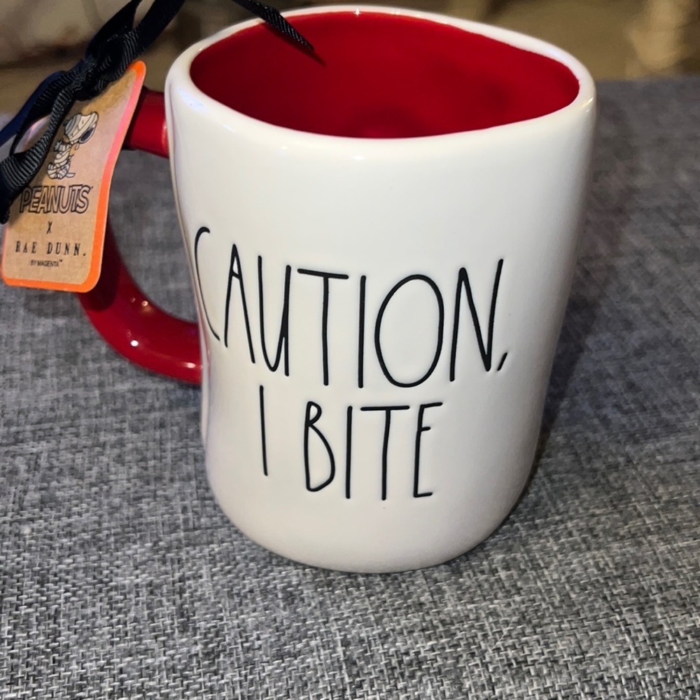 Rae dunn, peanuts Halloween vampire mug - Picture 1 of 3